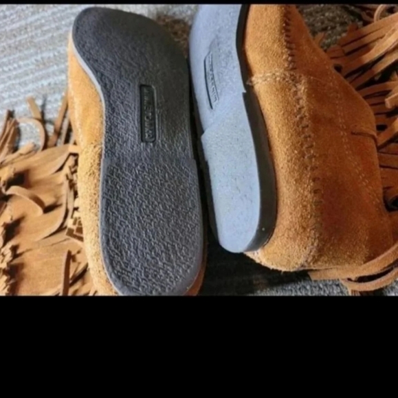 BRAND NEW, NEVER WORN, GENUINE LEATHER Minnetonka 3-layer Boots - Picture 2 of 2